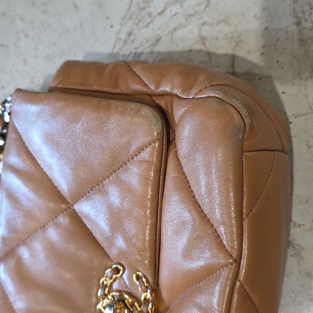 CHANEL 19 Medium Tan Quilted Leather Bag - Picture 2 of 11